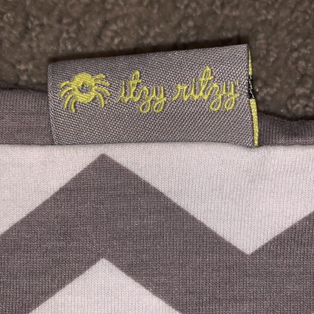Itzy Ritzy Chevron Cover New - Picture 2 of 3